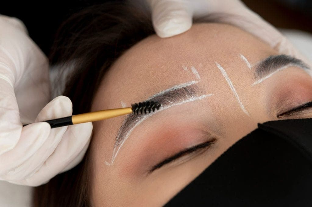Brow mapping before a microblading treatment